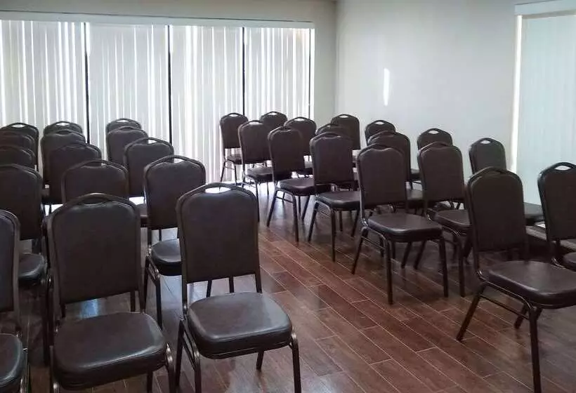 فندق Econo Lodge Inn & Suites West  Energy Corridor