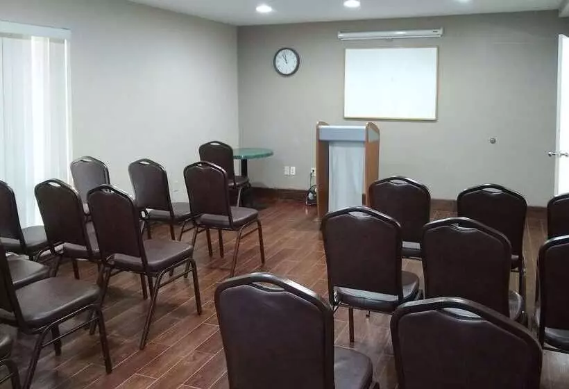 فندق Econo Lodge Inn & Suites West  Energy Corridor