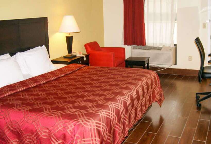 Отель Econo Lodge Inn & Suites West  Energy Corridor