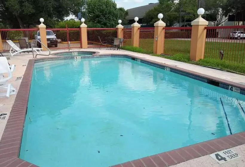 فندق Econo Lodge Inn & Suites West  Energy Corridor