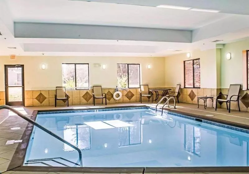 Hotel Fairfield By Marriott Inn & Suites Greensboro Coliseum Area