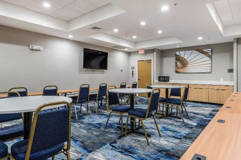 Hotel Fairfield By Marriott Inn & Suites Greensboro Coliseum Area