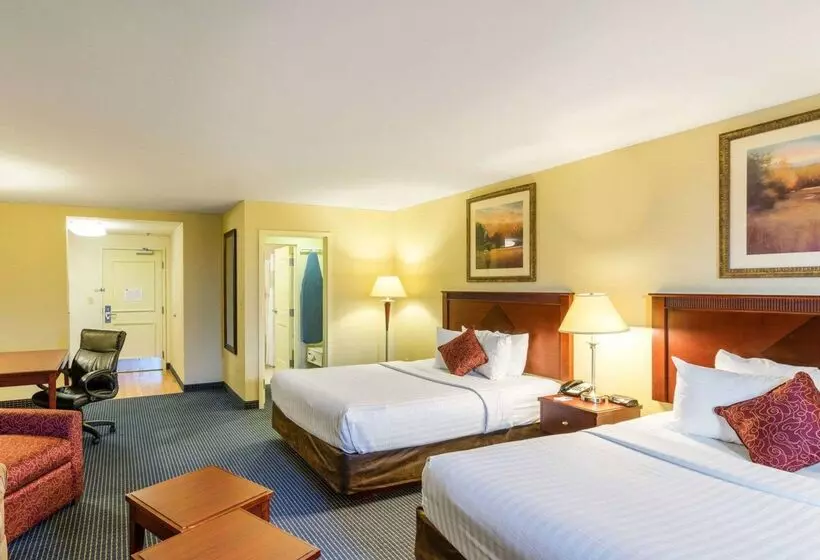 هتل Mainstay Suites Dover