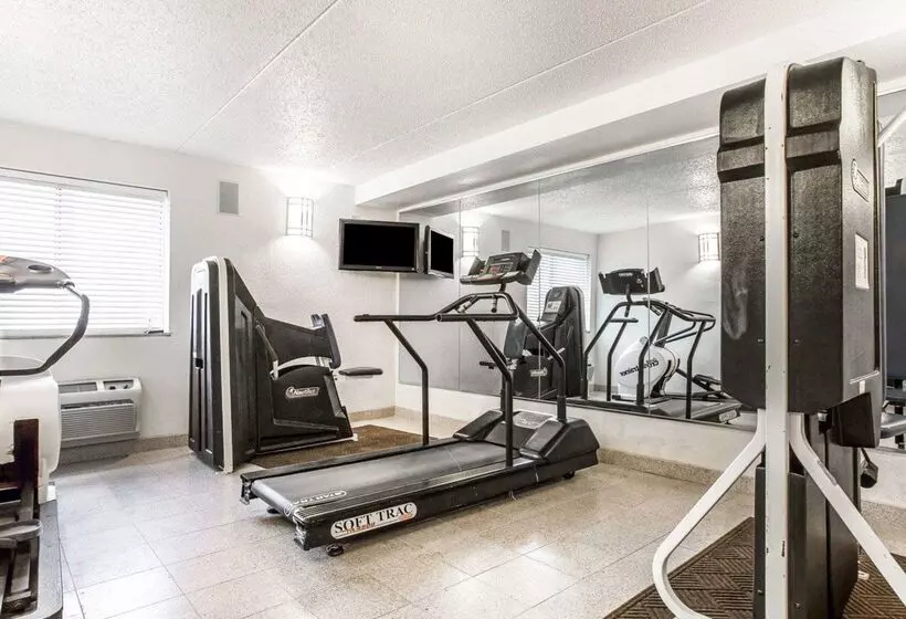 هتل Quality Inn & Suites Coliseum