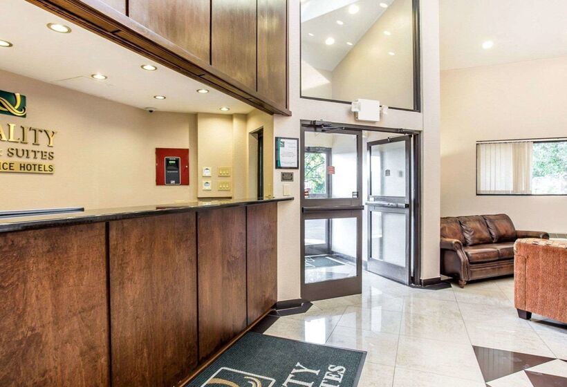 호텔 Quality Inn & Suites Coliseum