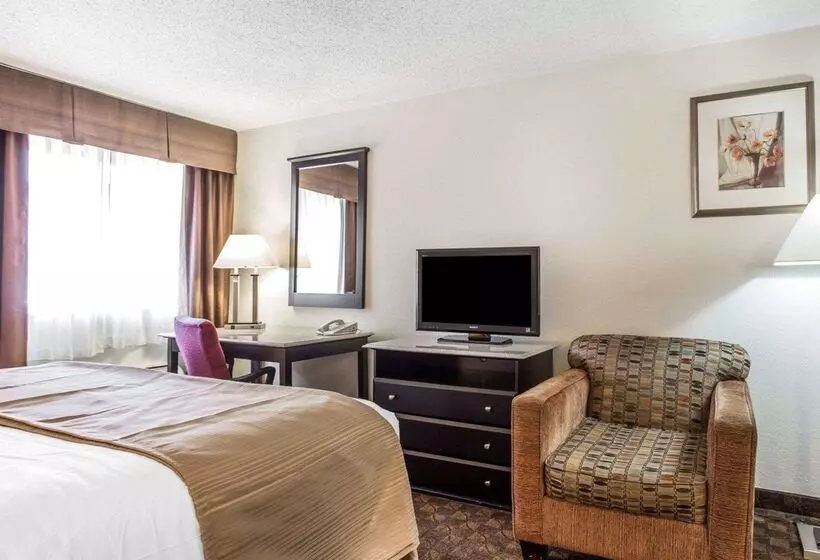 هتل Quality Inn & Suites Coliseum