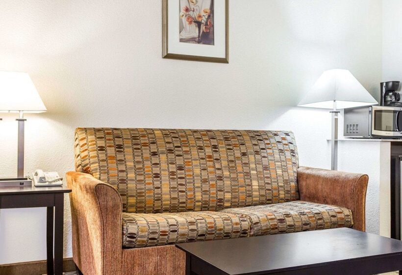 호텔 Quality Inn & Suites Coliseum