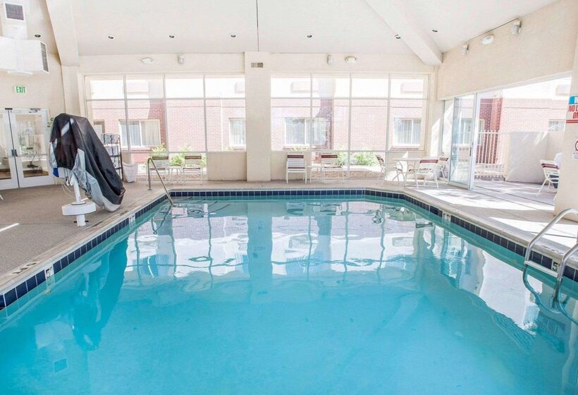 فندق Quality Inn & Suites Denver International Airport