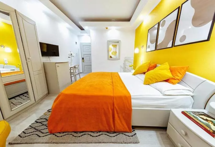 هتل Relax Comfort Suites