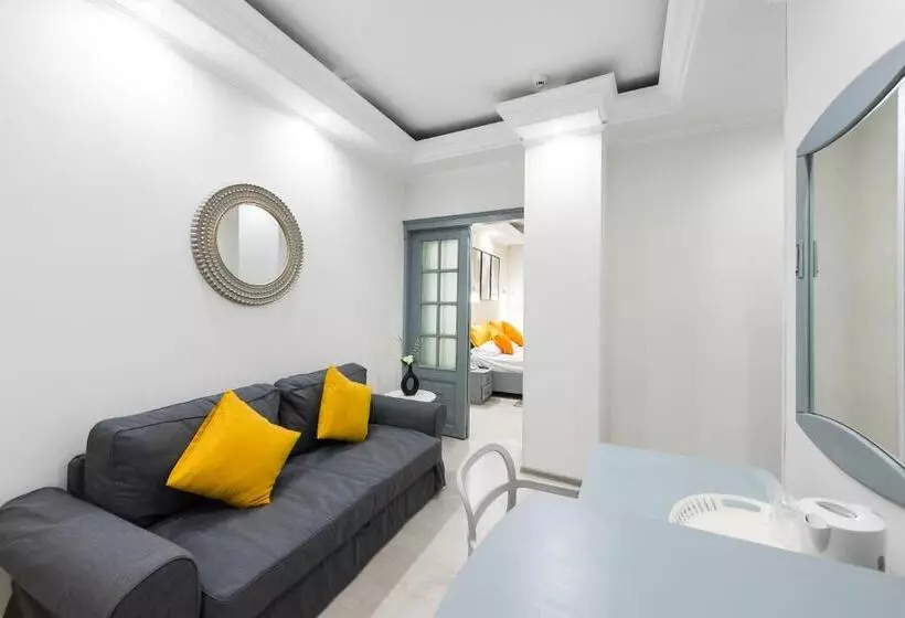 هتل Relax Comfort Suites