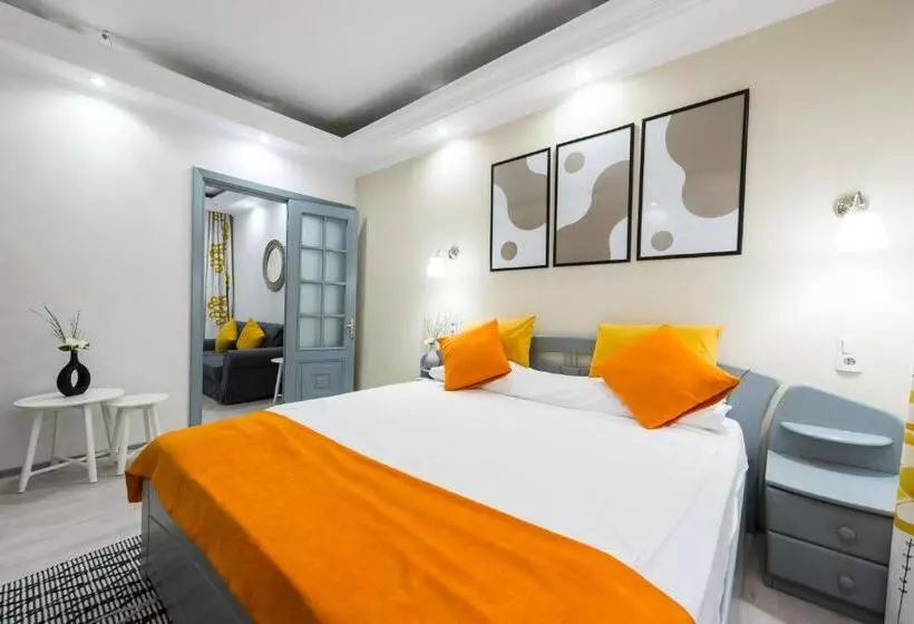 هتل Relax Comfort Suites