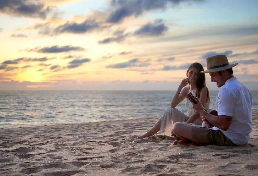 호텔 Renaissance Phuket Resort & Spa