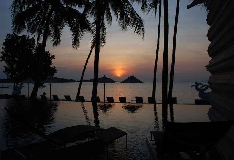 هتل Sareeraya Villas & Suites