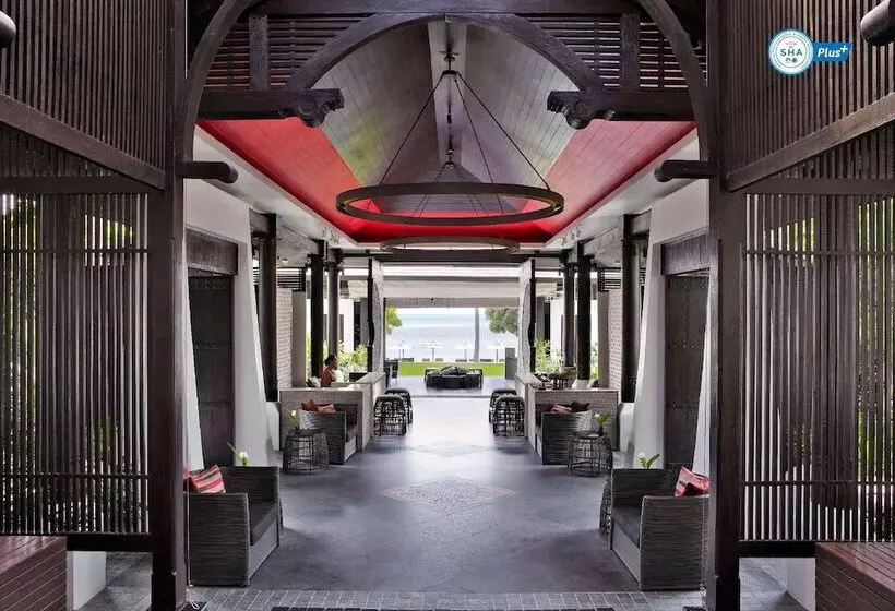 Hotel Sareeraya Villas & Suites