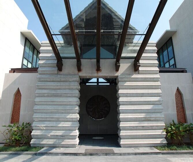 هتل Sareeraya Villas & Suites