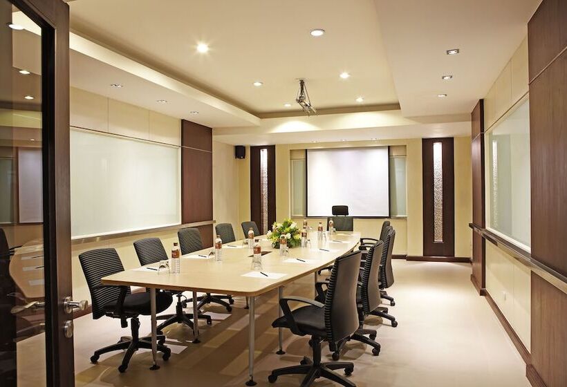 هتل Sareeraya Villas & Suites