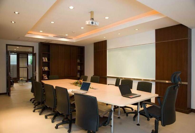 هتل Sareeraya Villas & Suites