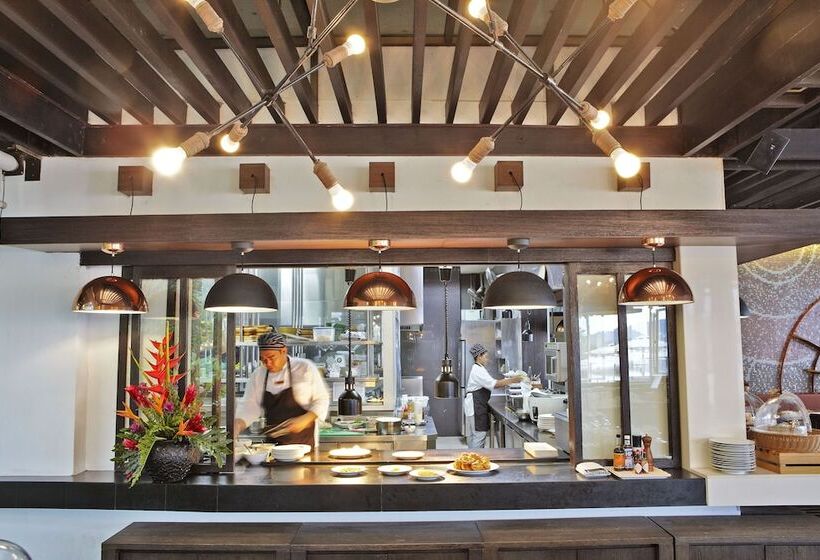 هتل Sareeraya Villas & Suites