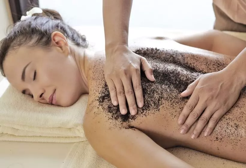 Hotel Sareeraya Villas & Suites