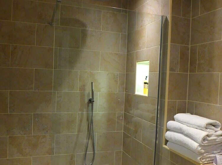 هتل The Old Mill Inn