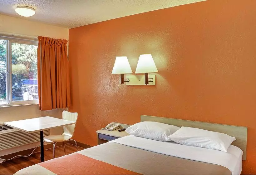 Motel 6 Santa Fe