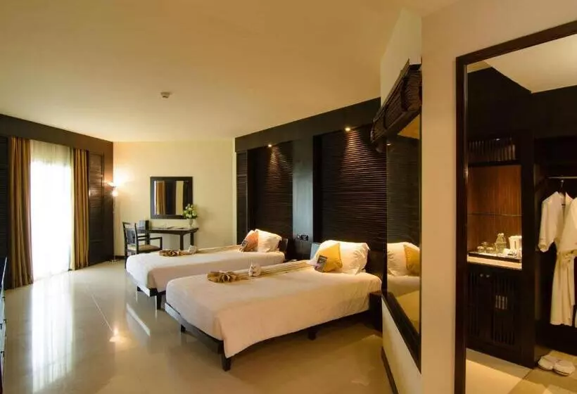 호텔 The Nouveau Chumphon Beach Resort And Golf