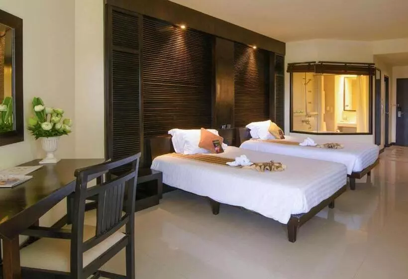 호텔 The Nouveau Chumphon Beach Resort And Golf