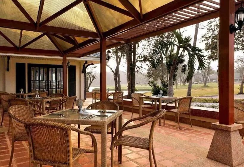 호텔 The Nouveau Chumphon Beach Resort And Golf