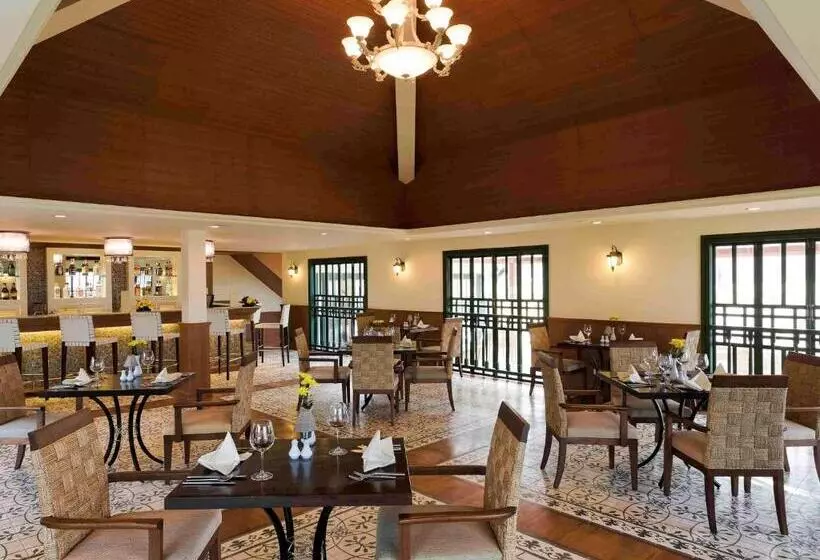 호텔 The Nouveau Chumphon Beach Resort And Golf