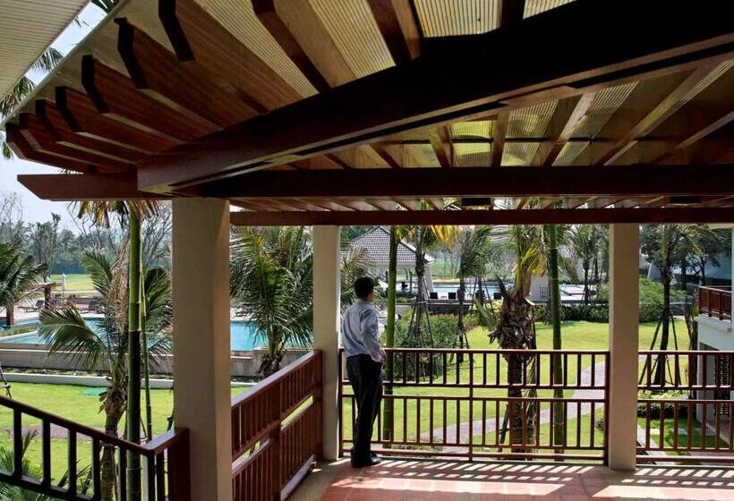 فندق The Nouveau Chumphon Beach Resort And Golf