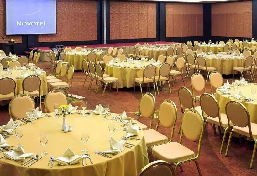 호텔 The Nouveau Chumphon Beach Resort And Golf