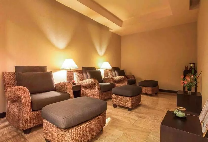 호텔 The Nouveau Chumphon Beach Resort And Golf