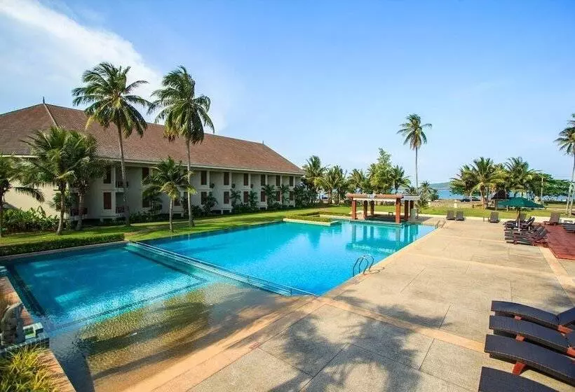 호텔 The Nouveau Chumphon Beach Resort And Golf