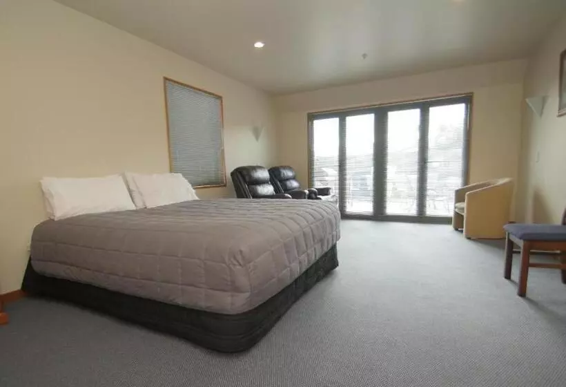 Asure Christchurch Classic Motel & Apartments