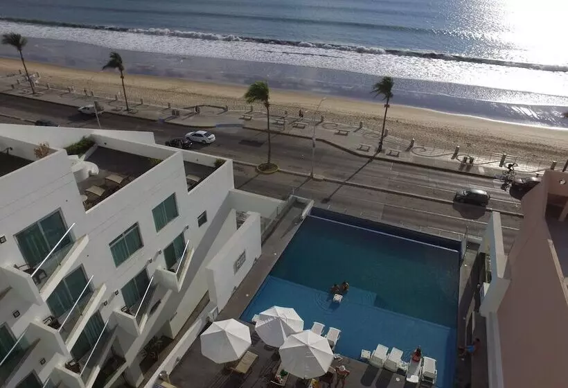 호텔 Coral Island Beach View