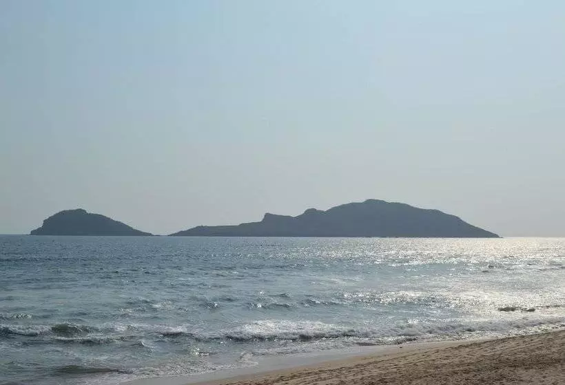호텔 Coral Island Beach View