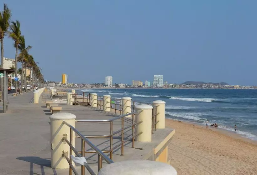 호텔 Coral Island Beach View