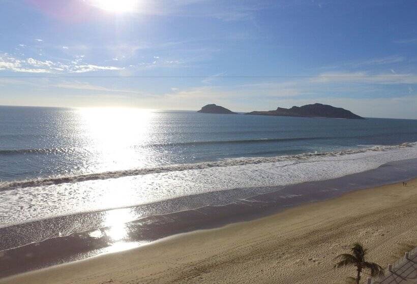 Hotelli Coral Island Beach View