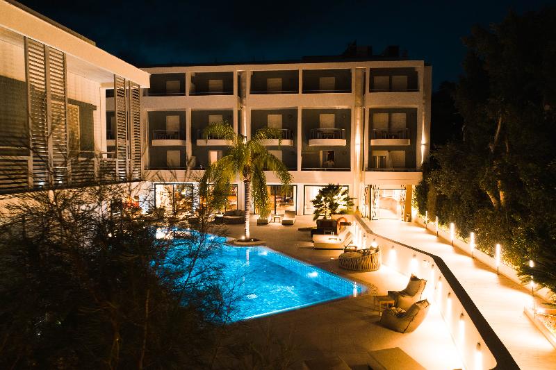 Flisvos Royal Hotel & Suites