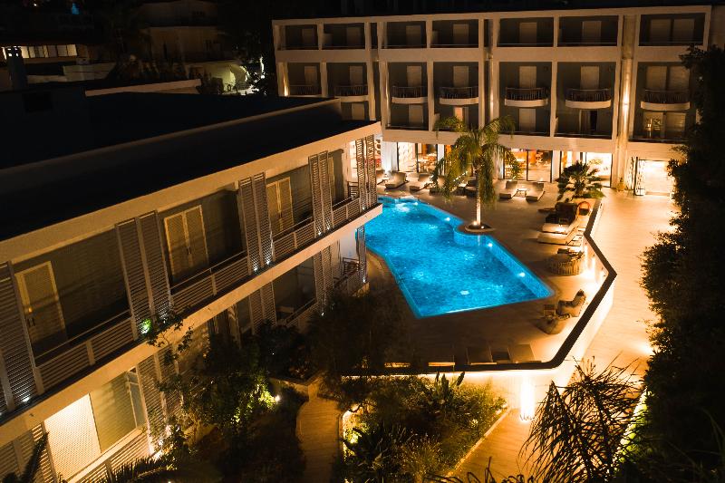 Flisvos Royal Hotel & Suites