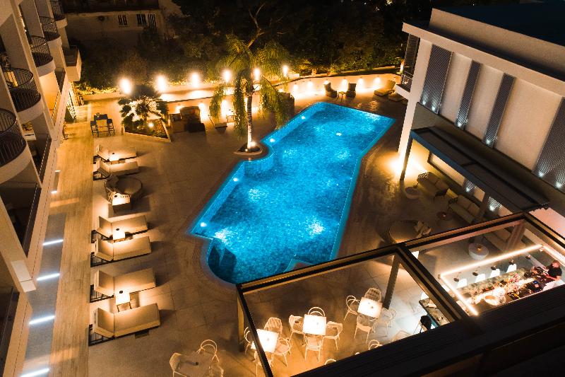 Flisvos Royal Hotel & Suites