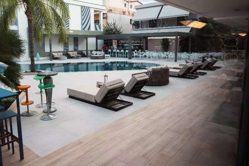 Flisvos Royal Hotel & Suites