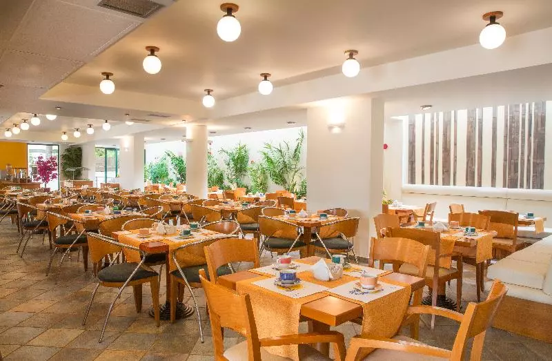 Flisvos Royal Hotel & Suites