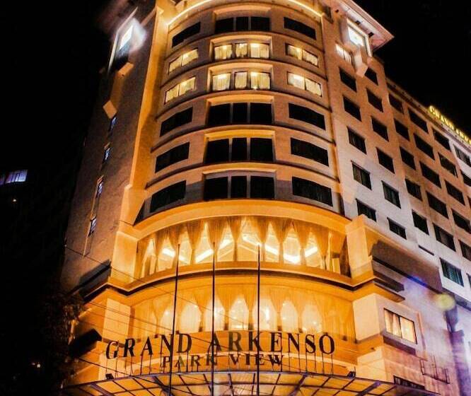 בית מלון כפרי Grand Arkenso Park View