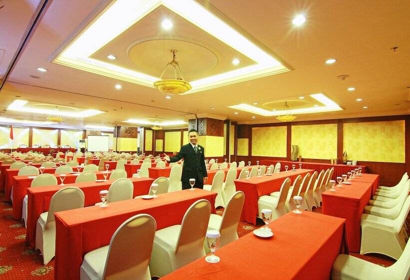 בית מלון כפרי Grand Arkenso Park View