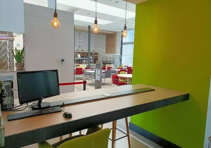 Отель Holiday Inn Express Madrid Leganes, An Ihg