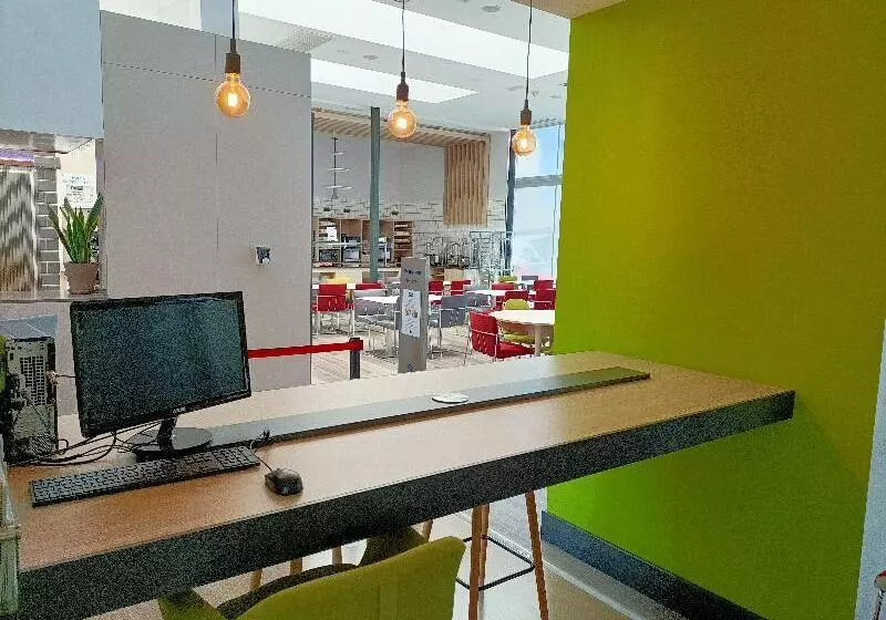 Отель Holiday Inn Express Madrid Leganes, An Ihg