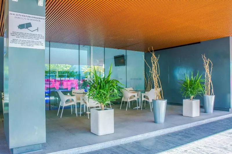 Отель Holiday Inn Express Madrid Leganes, An Ihg