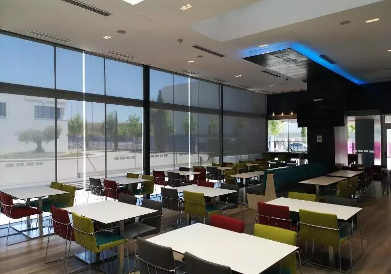 Отель Holiday Inn Express Madrid Leganes, An Ihg