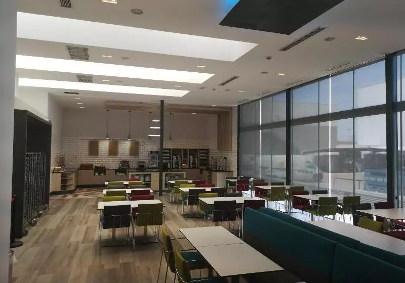 Отель Holiday Inn Express Madrid Leganes, An Ihg